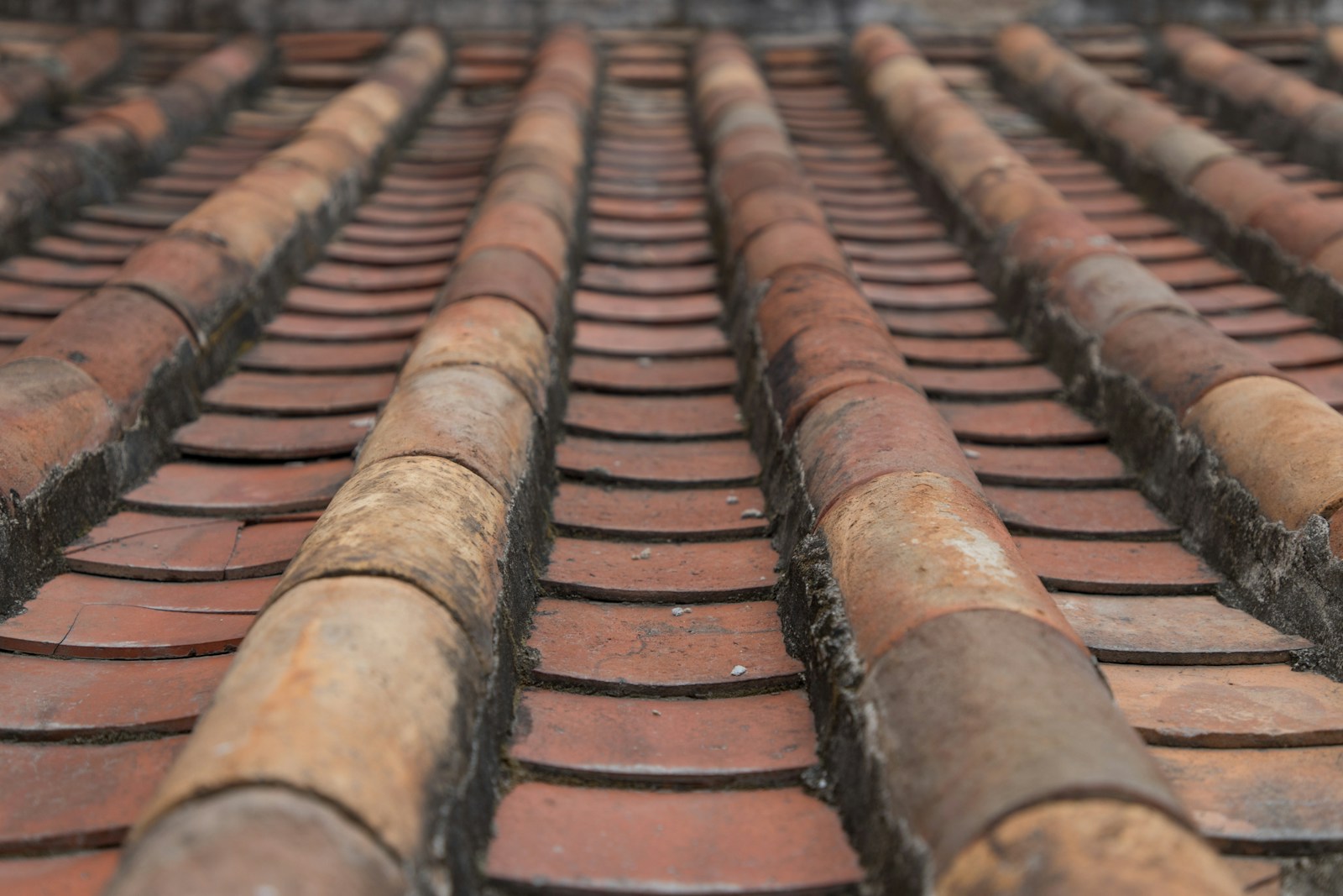 closed up photo of brown metal lot and roof on commercial property insurance